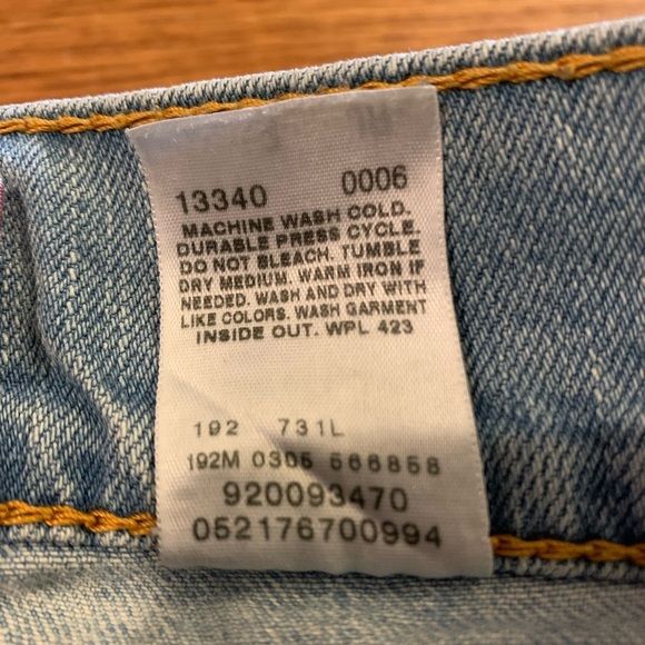 Vintage Levi’s Light Wash Denim Jean Skirt size 7JR - Picture 9 of 9